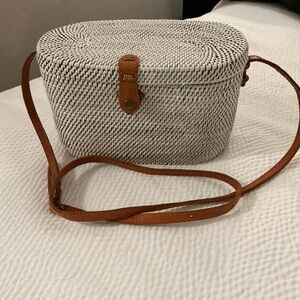 Poppy + Sage LUNA Leather woman’s cross body in white